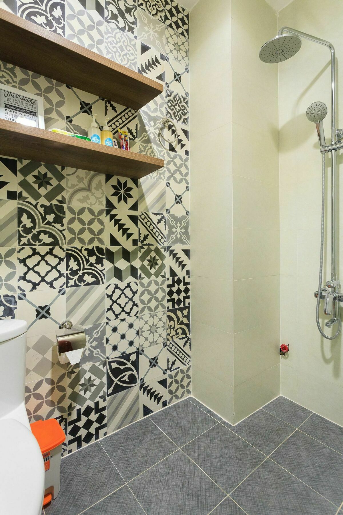 Peace - District 1 Homestay *