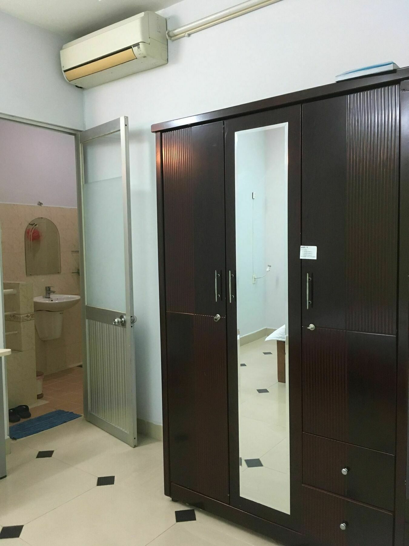 Drop By Saigon Hostel *