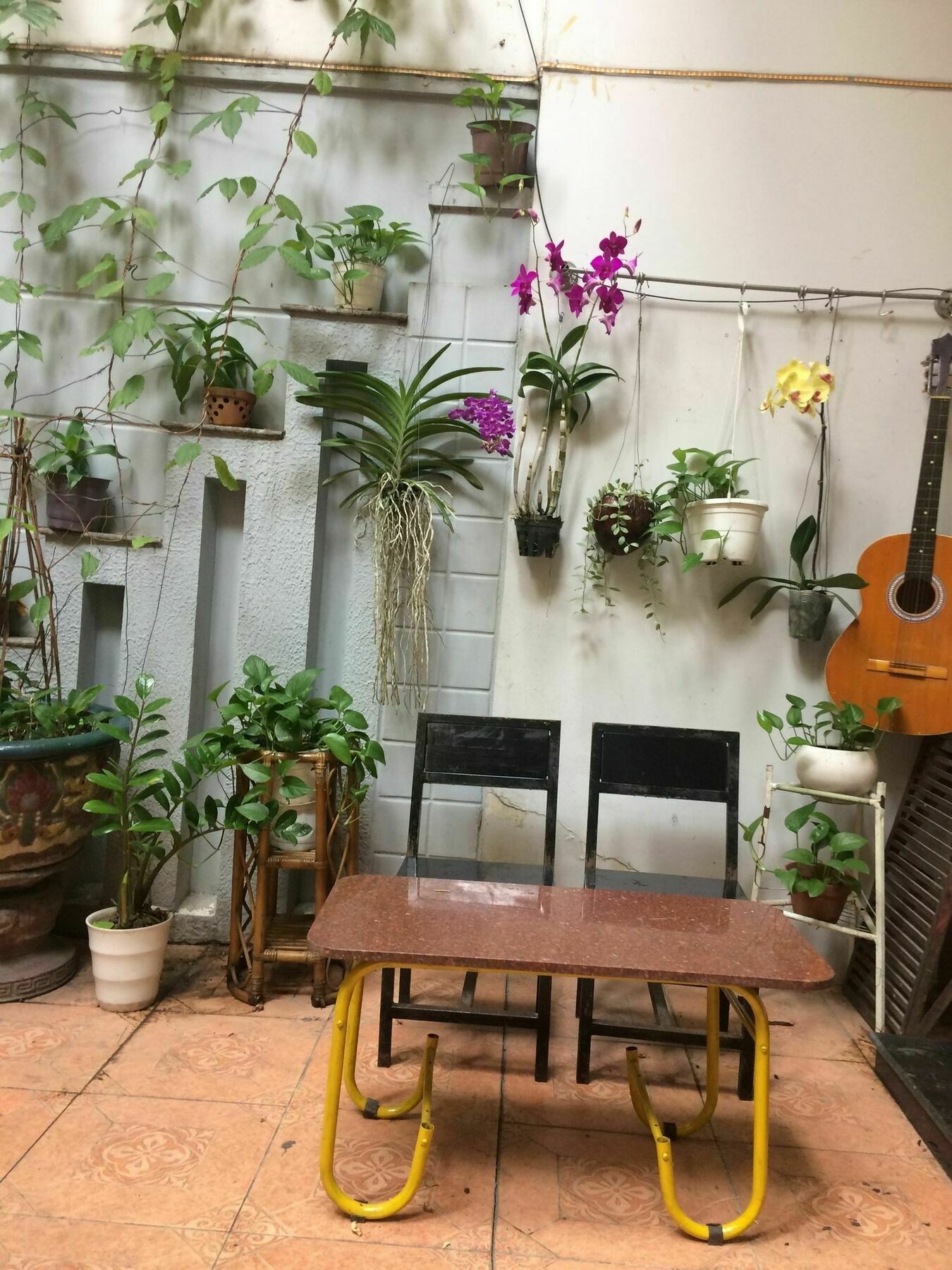 Drop By Saigon Hostel