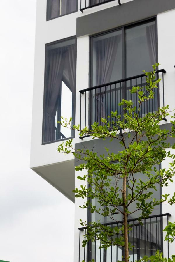 The Art - Tina And 3* Ho Chi Minh City