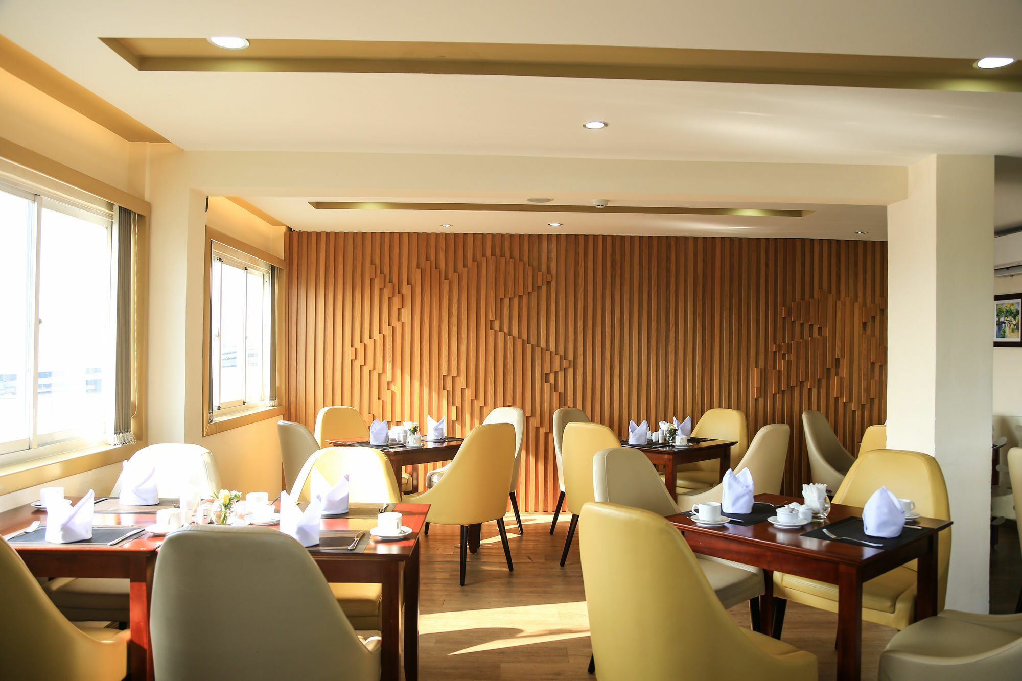 Singita Saigon Boutique Jeonse & Travel W Special Airport Service Deals 4*
