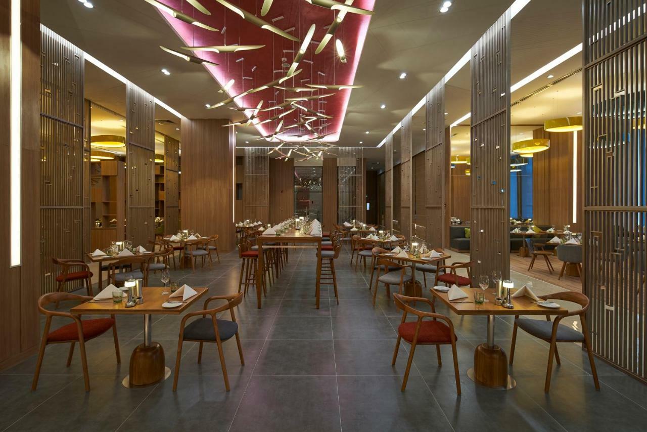 & Saigon Airport By Ihg Hotel 5*