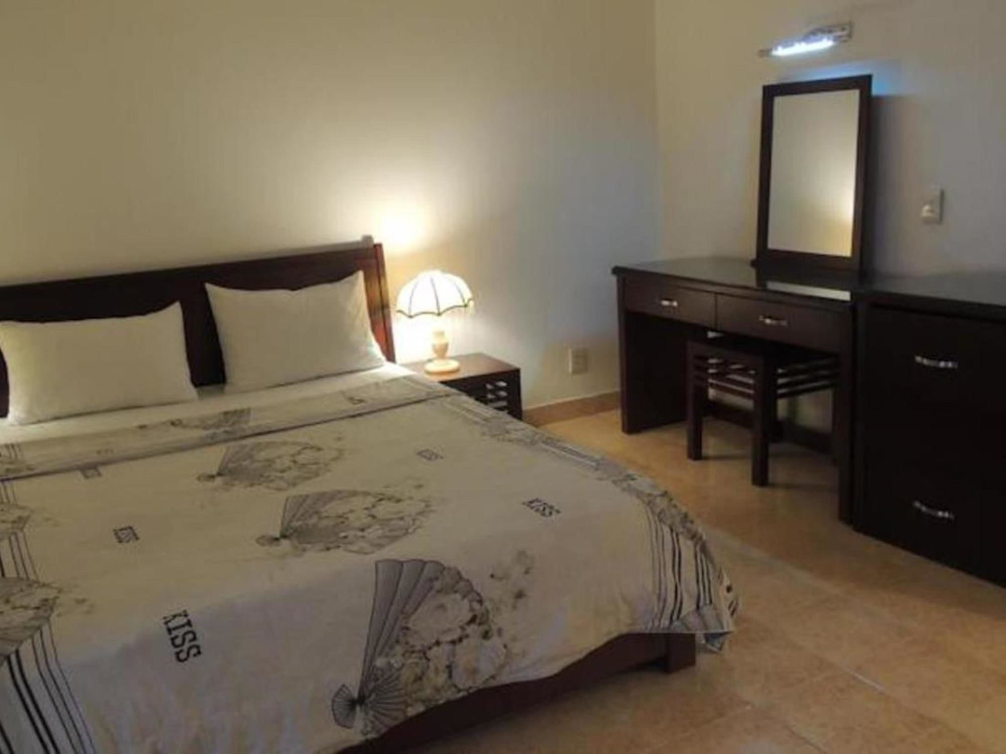 Phung Long Hotel Hotel *