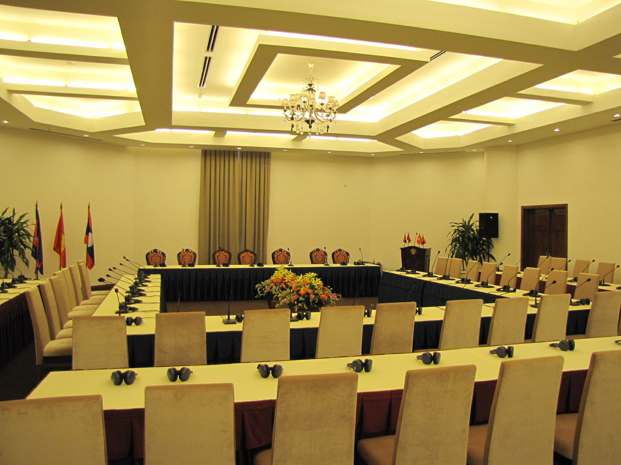 Tan Son Nhat Saigon Hotel 5*