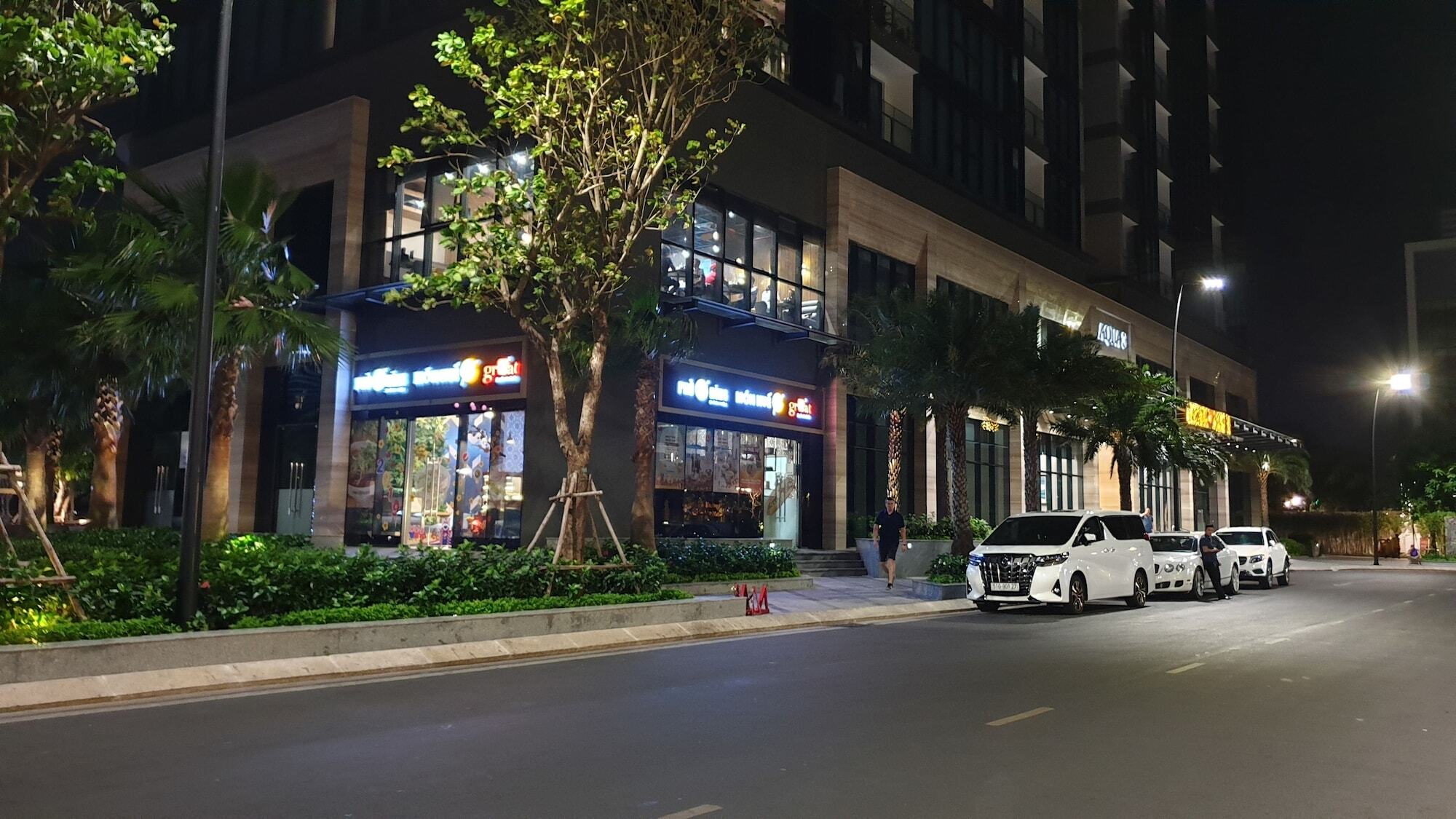In Vietnam Vinhomes Golden River Apartment