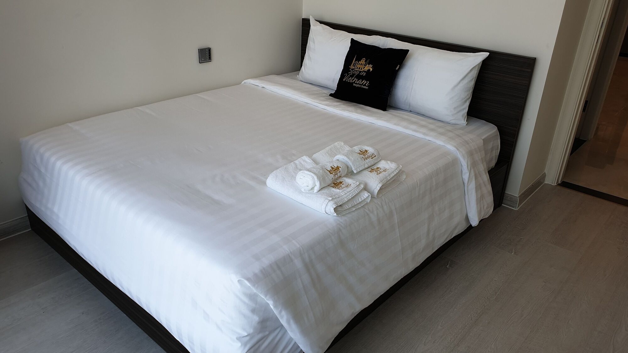 In Vietnam Vinhomes Golden River Apartment *