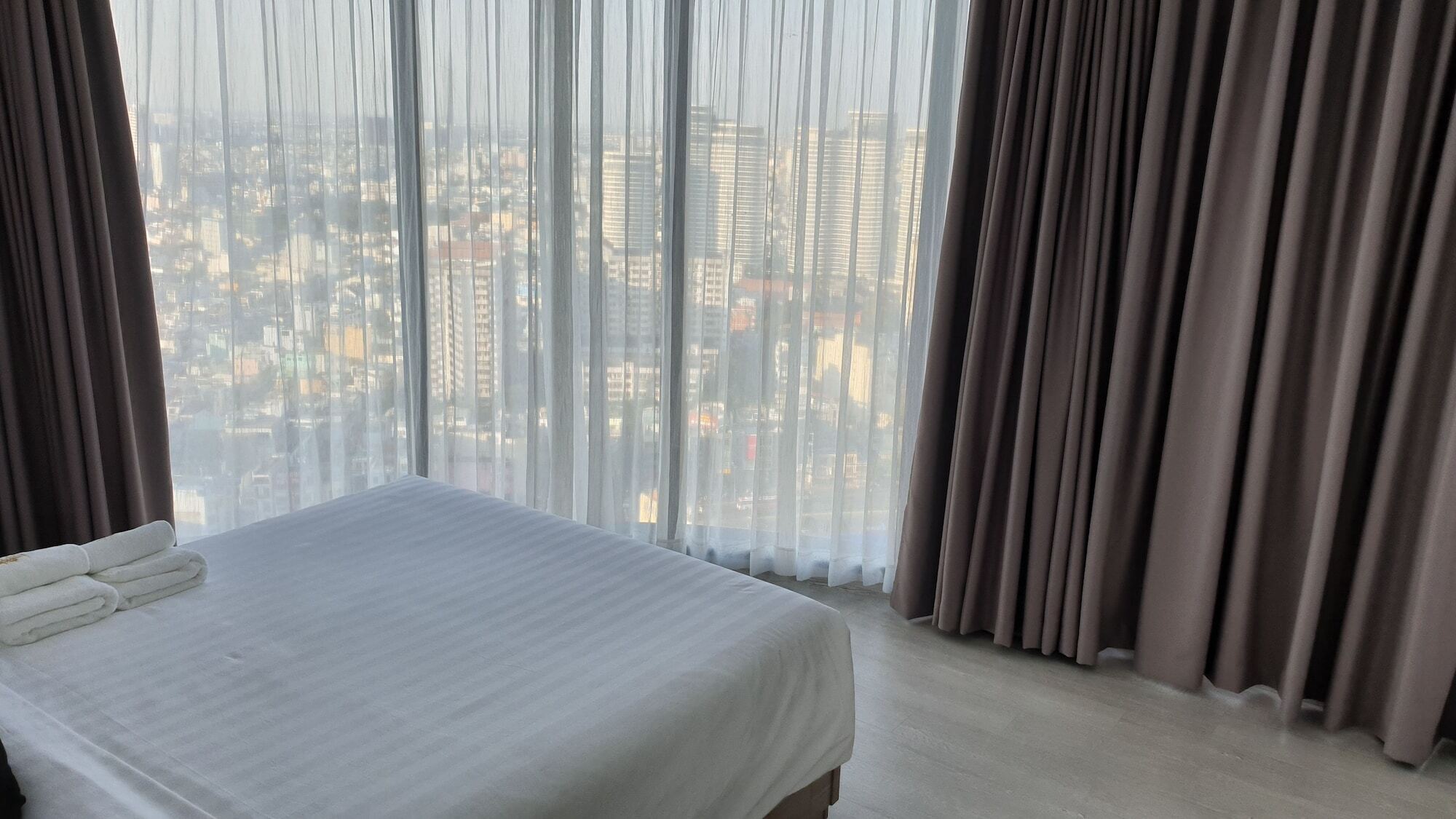 Apartment In Vietnam Vinhomes Golden River *