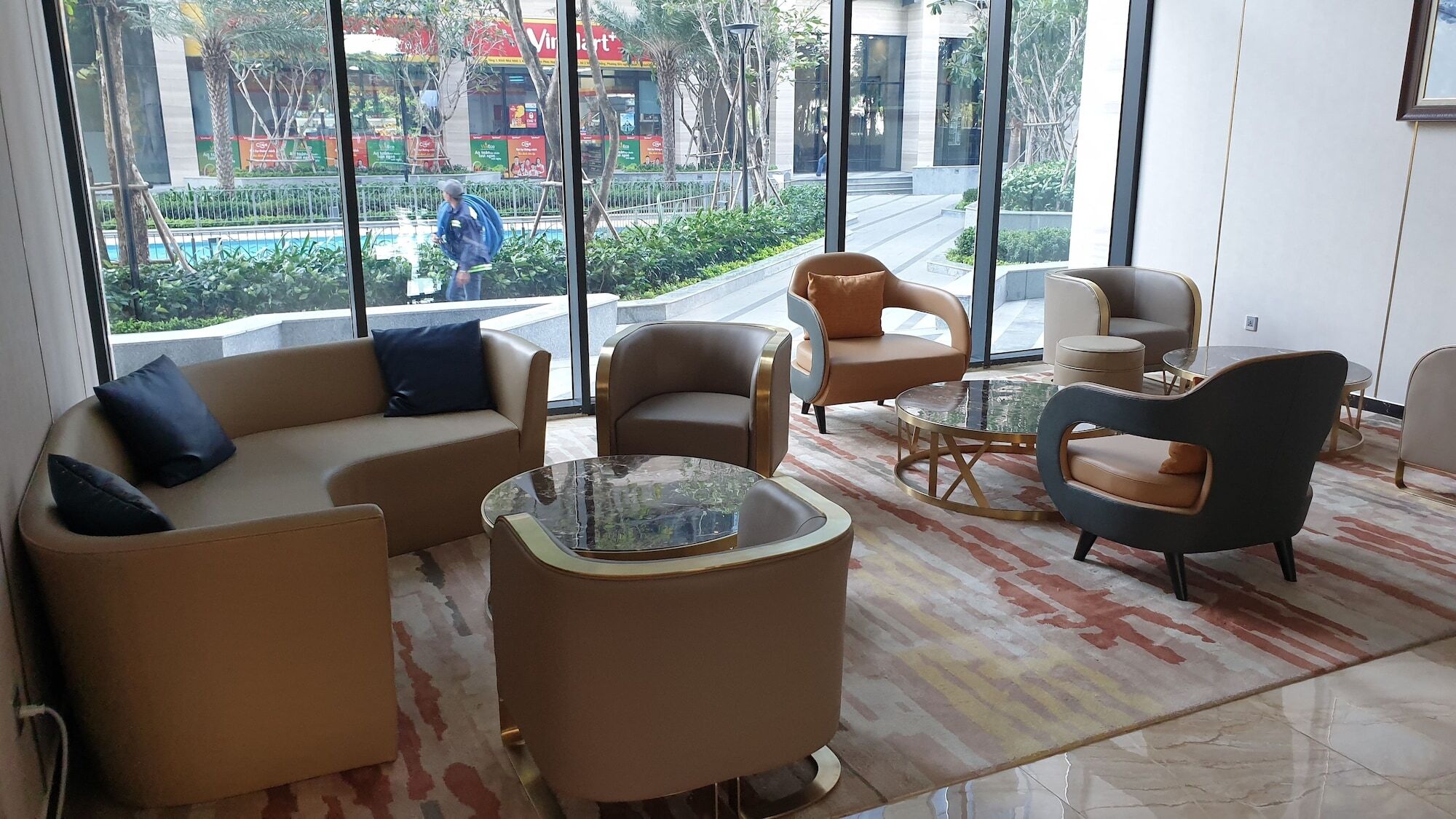 In Vietnam Vinhomes Golden River Apartment *