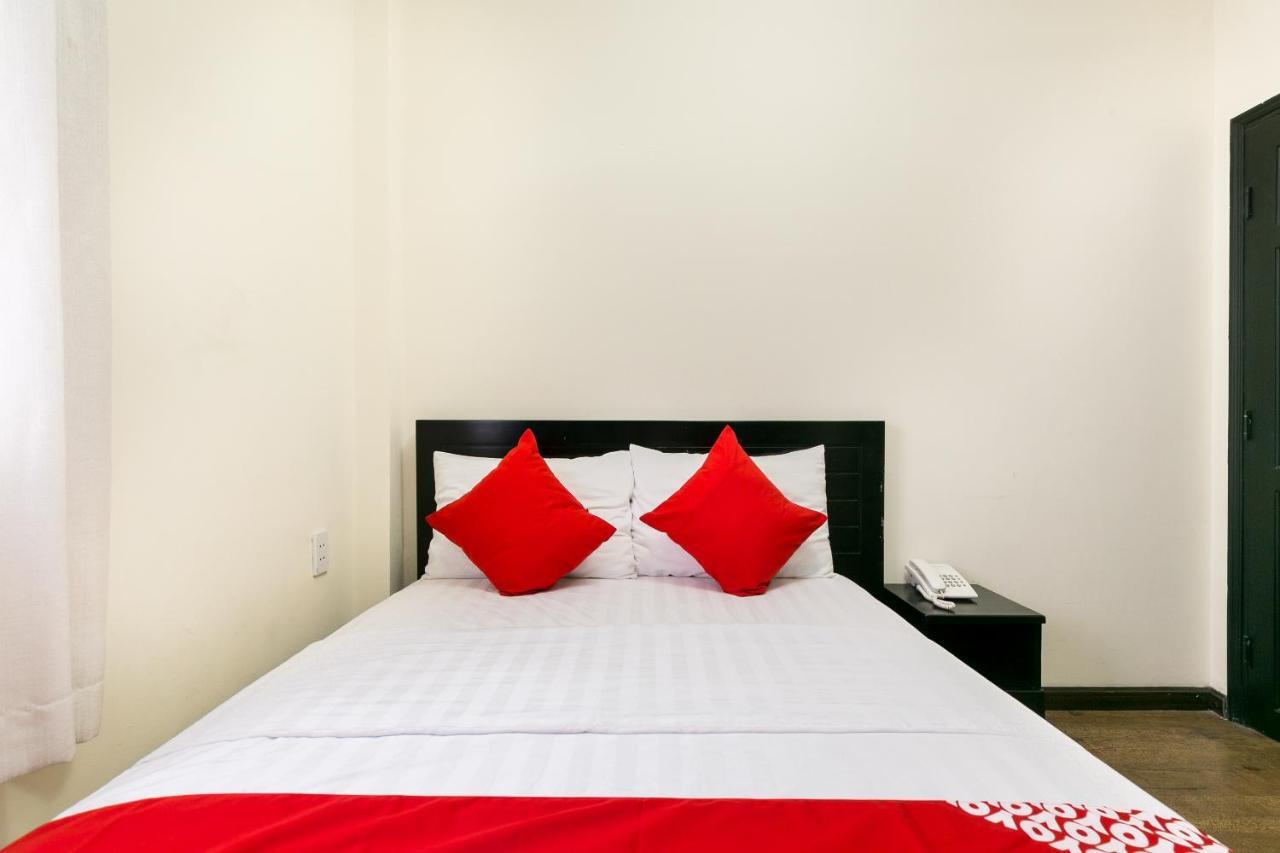 Oyo 438 Small Bay Hotel Ho Chi Minh City