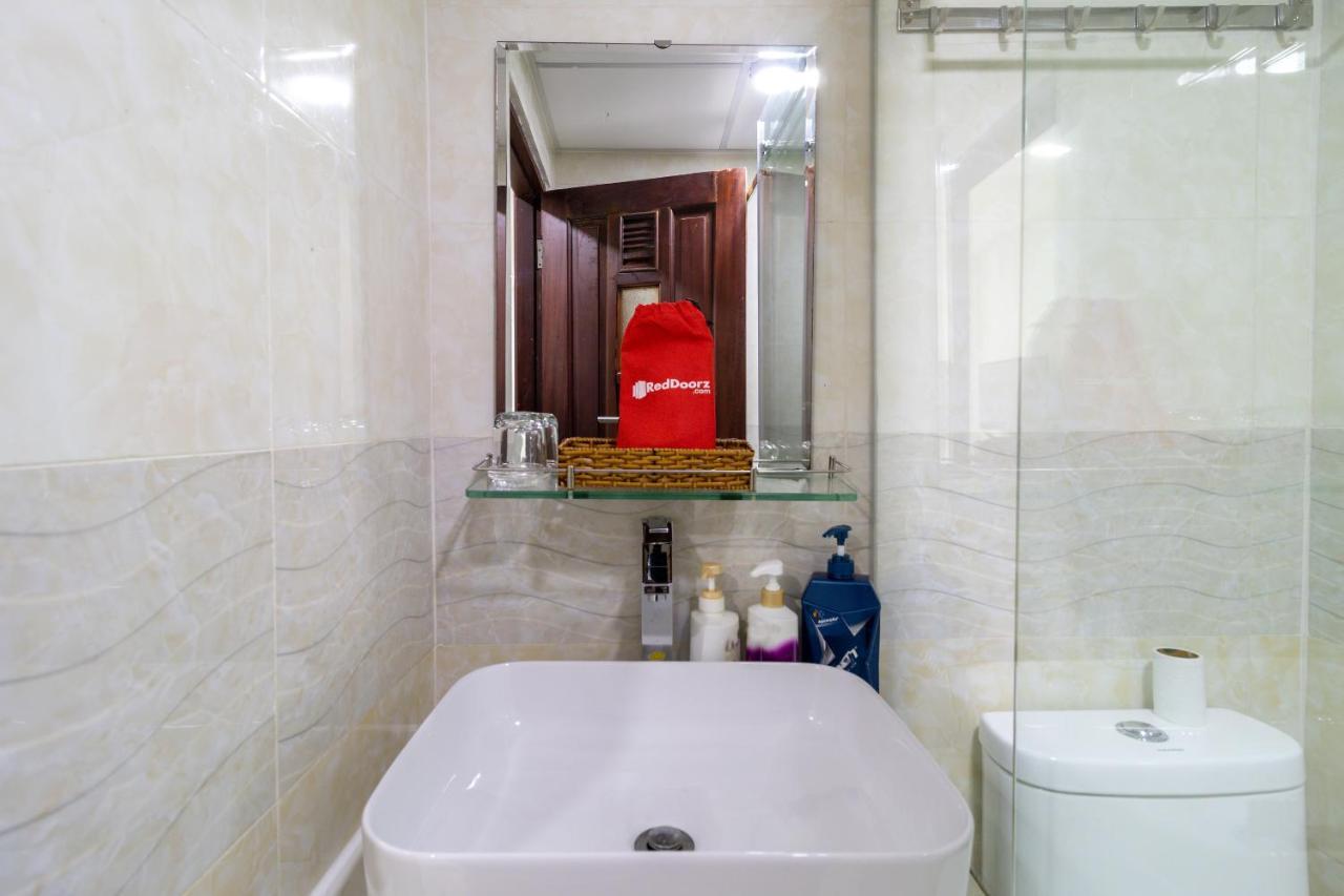 Reddoorz Near Saigon Train Station 3 Hotel