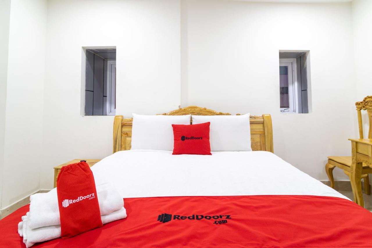 Reddoorz Near Saigon Train Station 3 Hotel