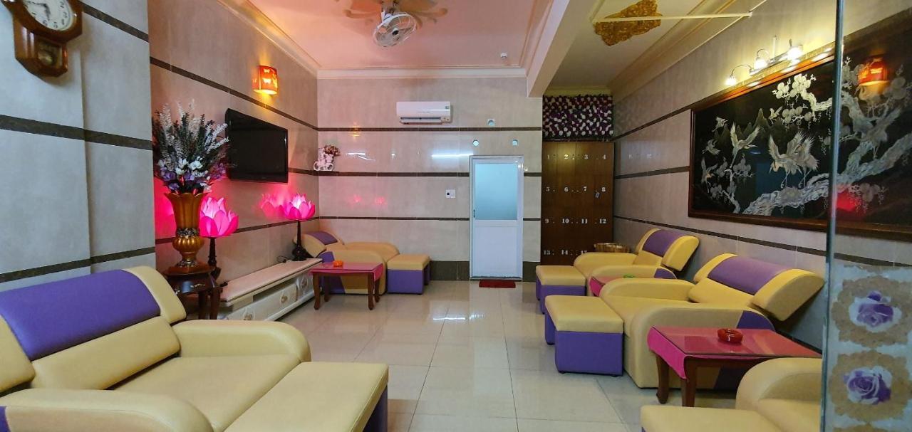 Hoang Quan Hotel 2*