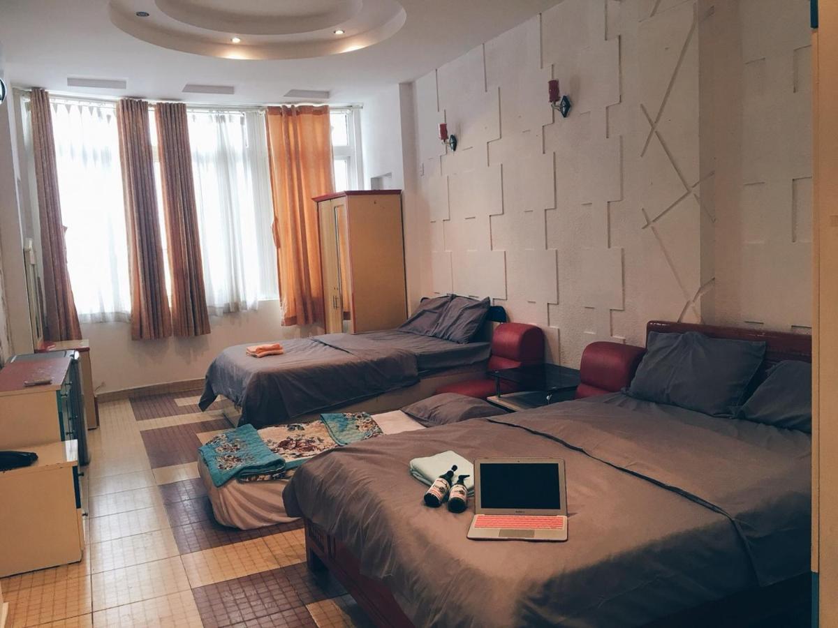 Hotel Expats Minh Quang *