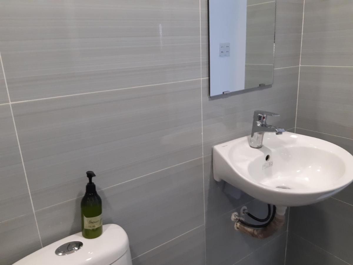 Hostel Yelo & Cafe Ho Chi Minh City