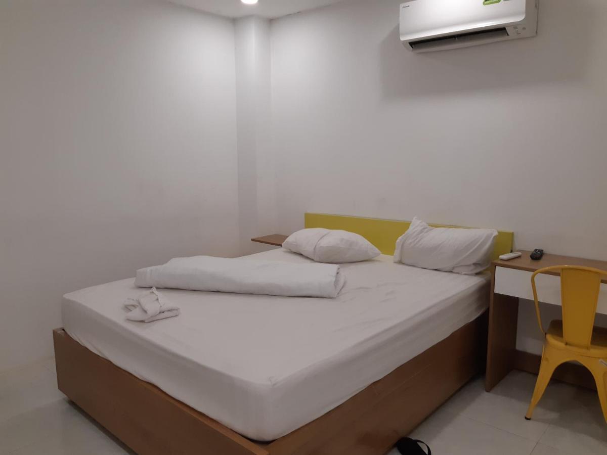 Yelo & Cafe Hostel