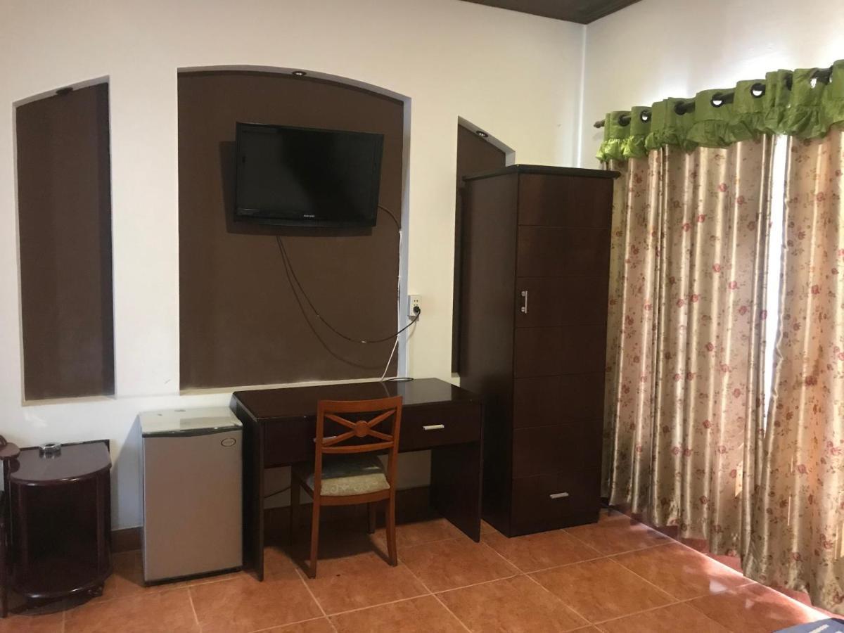 Nhat 1 Hotel