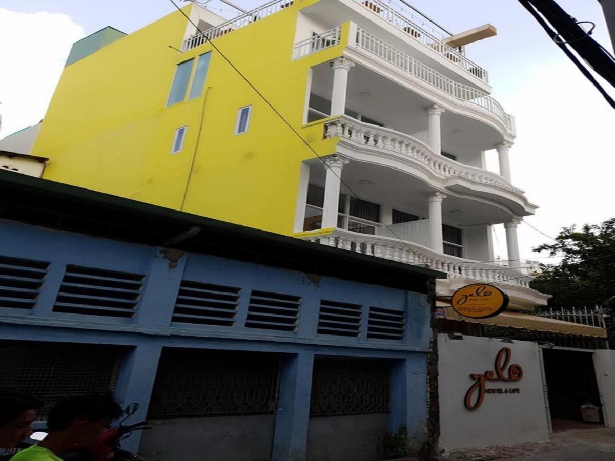 Yelo & Cafe Hostel